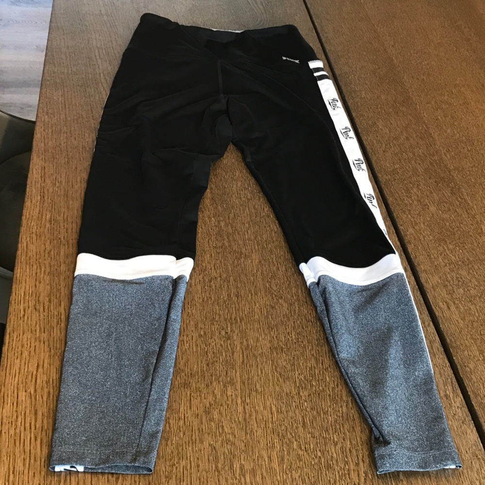 PINK Victoria's Secret Black, White & Gray Panel Leggings